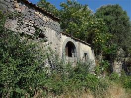 Simeto river Cantera gorges: old water mill