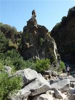 Der Canyon des 'Cantera', durch den Fluss Simeto geschnitzt: unglaubliche Steinkolonne