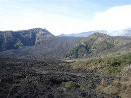 Der Calanna-Tal Naturweg, auf dem Vulkan Ätna: den salto della Giumenta